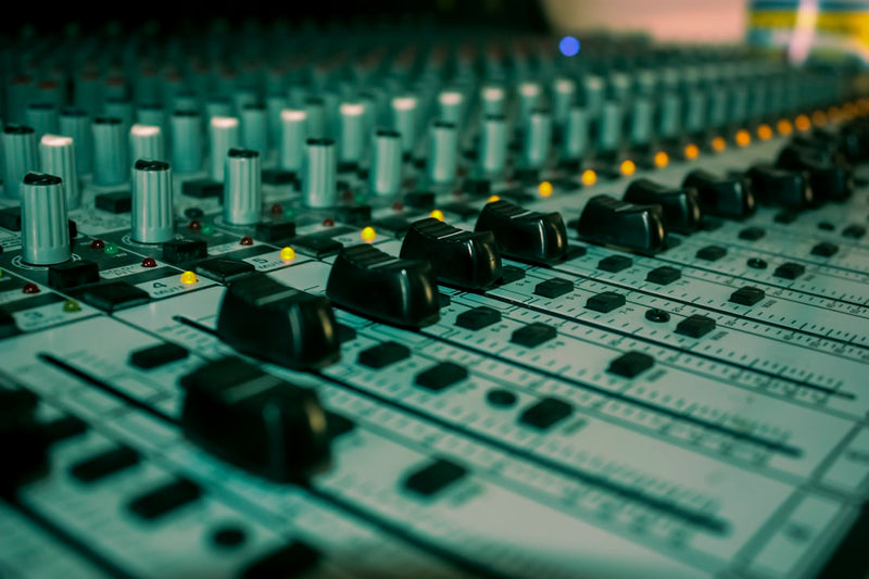 The Ultimate Guide: The Difference Between Manual and Automatic HDMI Switches