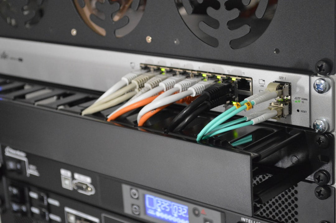 Demystifying HDMI Technology: HDMI Switches vs. HDMI Splitters